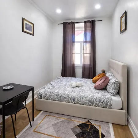 Urban Nest Guest House,lisbon *