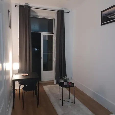 Urban Nest Guest House,lisbon شقة